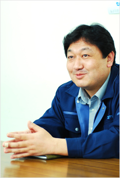 研究施設や大手電機メーカーの製造から依頼を受けて検査装置を開発。業務内容はとても幅広い